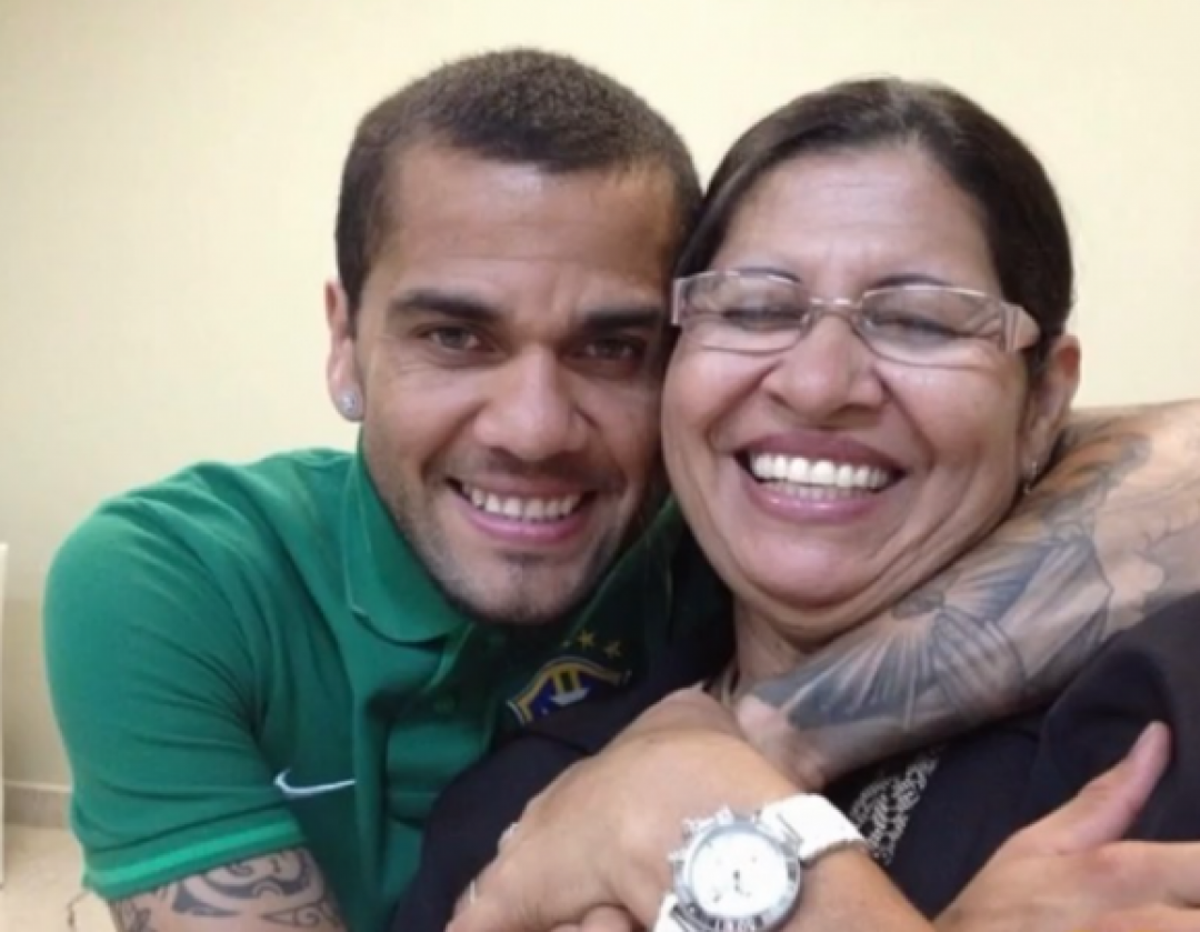 Mãe de Daniel Alves publica foto da suposta mulher que acusa o jogador de estupro REDE RIO FM