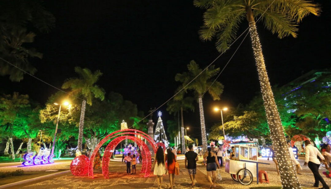 natal-iluminado-fausto-cardoso-foto-marcelle-cristinne-2-750x430_c441b2a5a2f55a2a8e83fd4.jpg