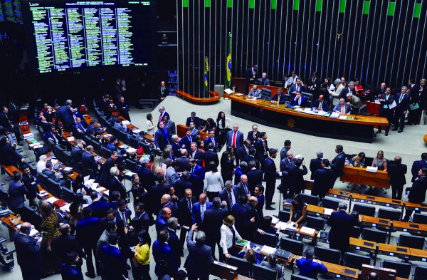 Câmara aprova texto-base do projeto de lei antifacção