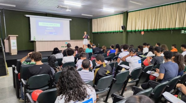 Pré-Universitário realiza 3º aulão com foco em Ciências da Natureza neste sábado, 17